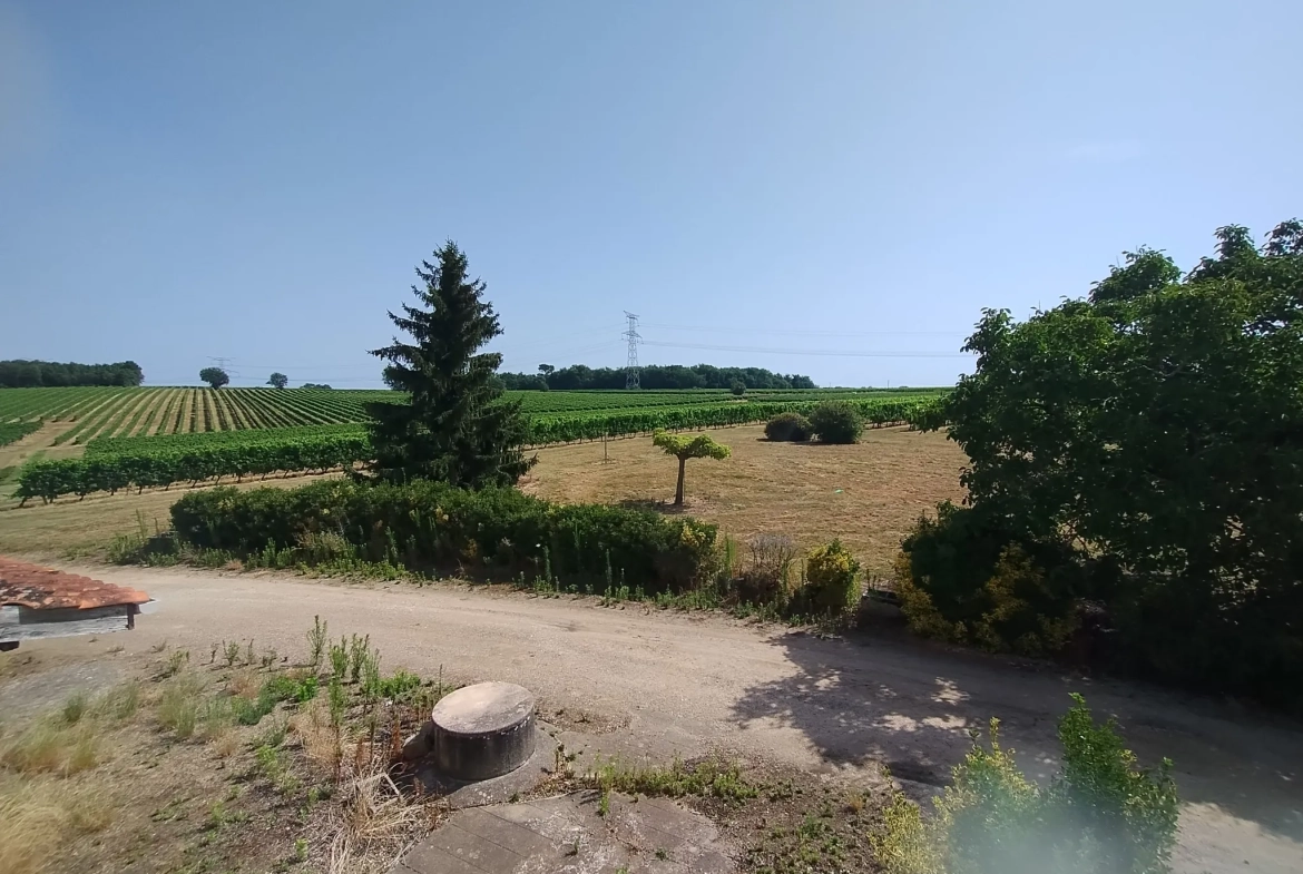Ancienne ferme viticole à Caplong avec dépendances et terrain de 6095 m² 