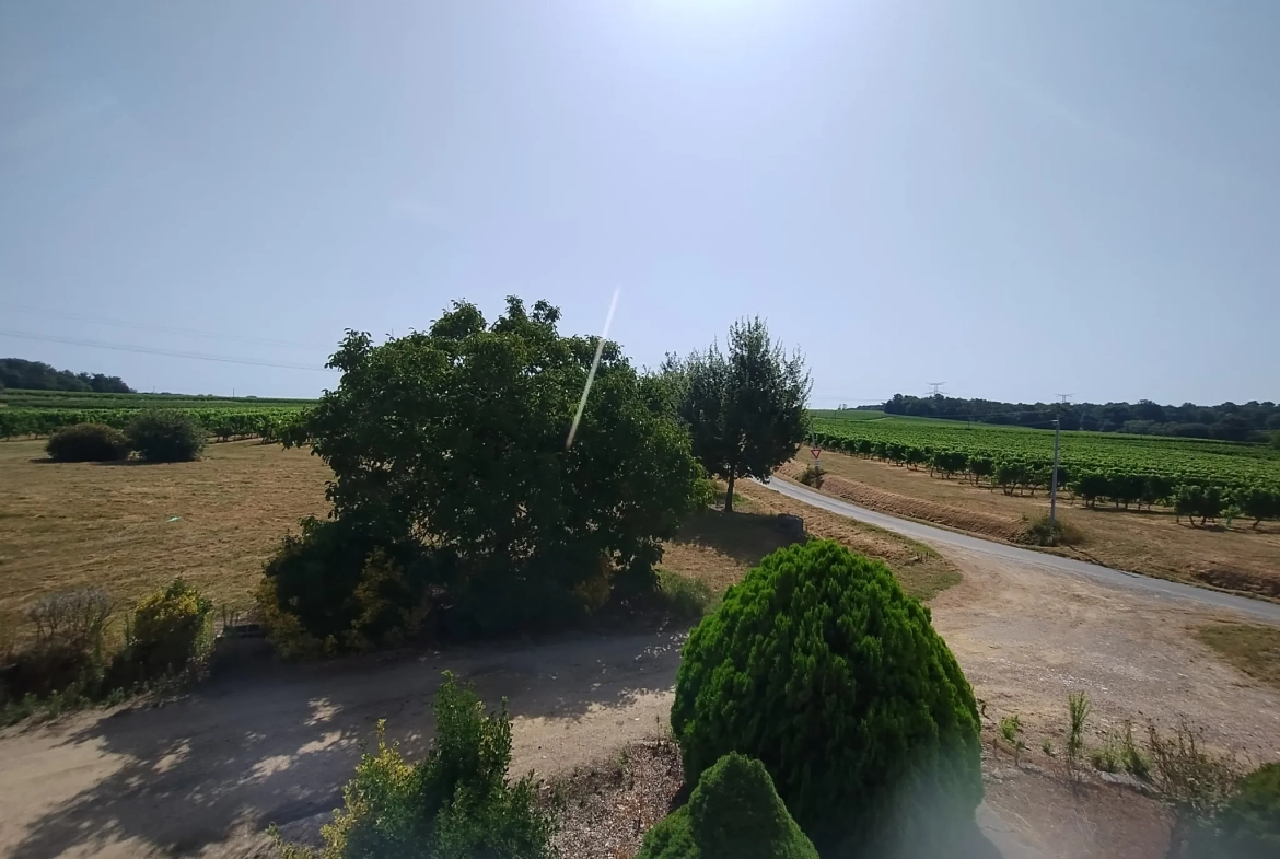 Ancienne ferme viticole à Caplong avec dépendances et terrain de 6095 m² 