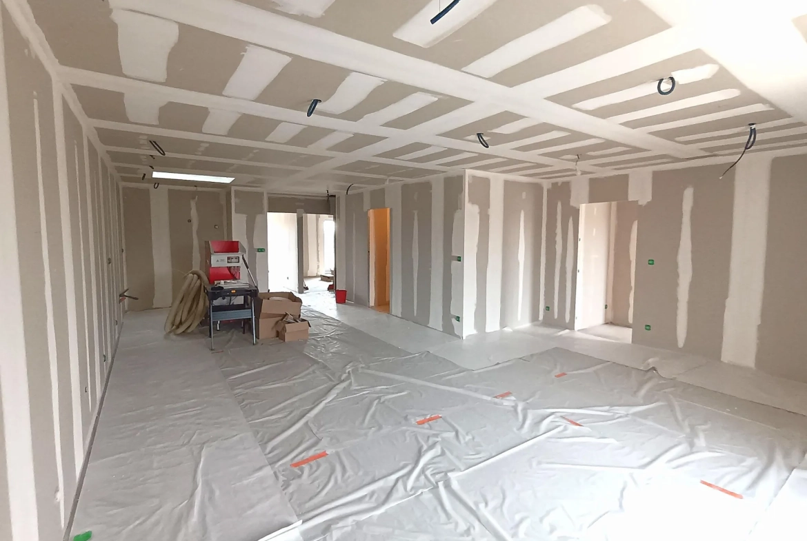 Appartement 5 pièces rénové avec terrasse à Crêches-sur-Saône 