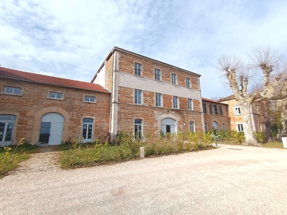 Appartement 5 pièces rénové avec terrasse à Crêches-sur-Saône
