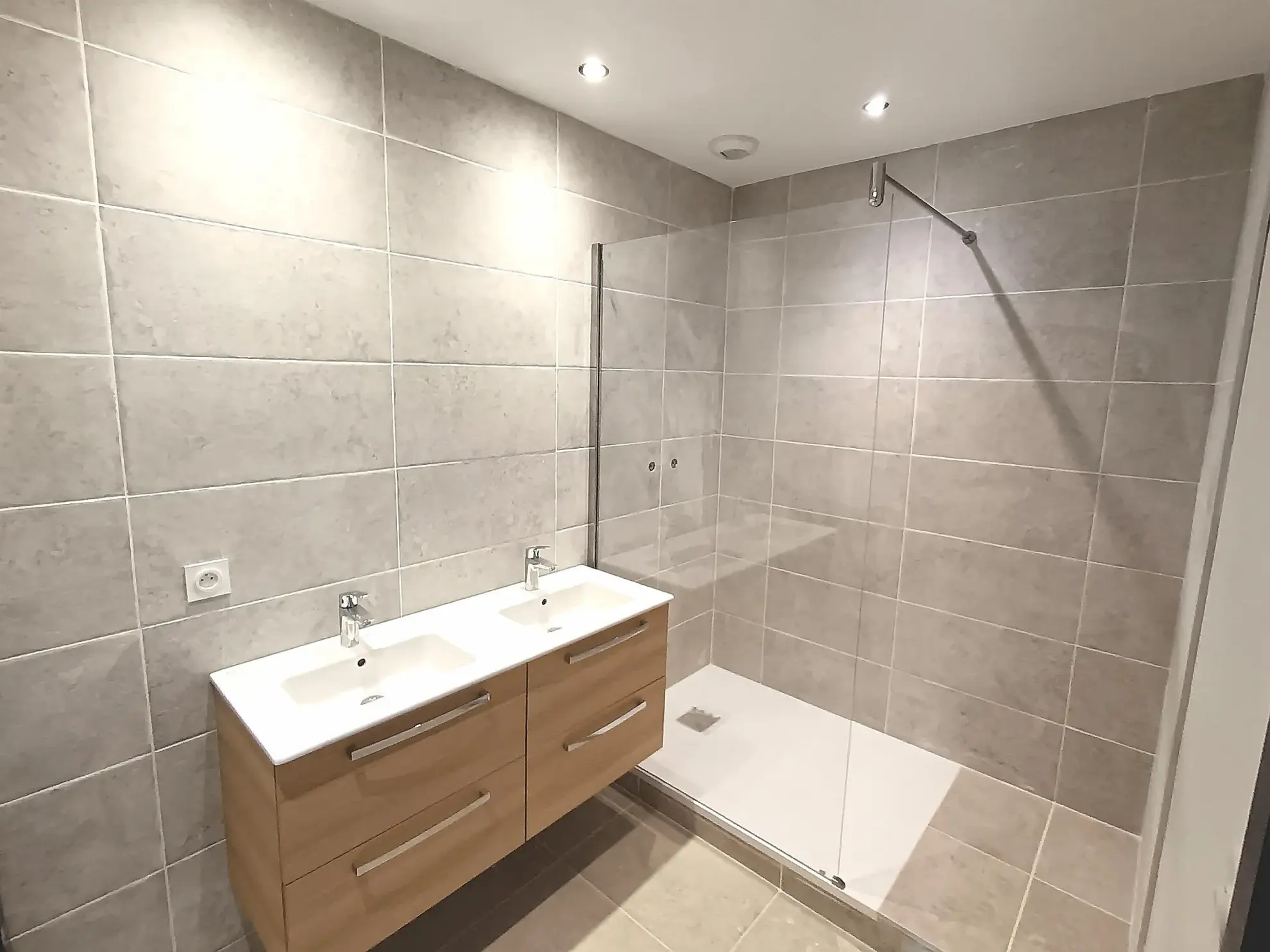 Appartement 5 pièces rénové avec terrasse à Crêches-sur-Saône 