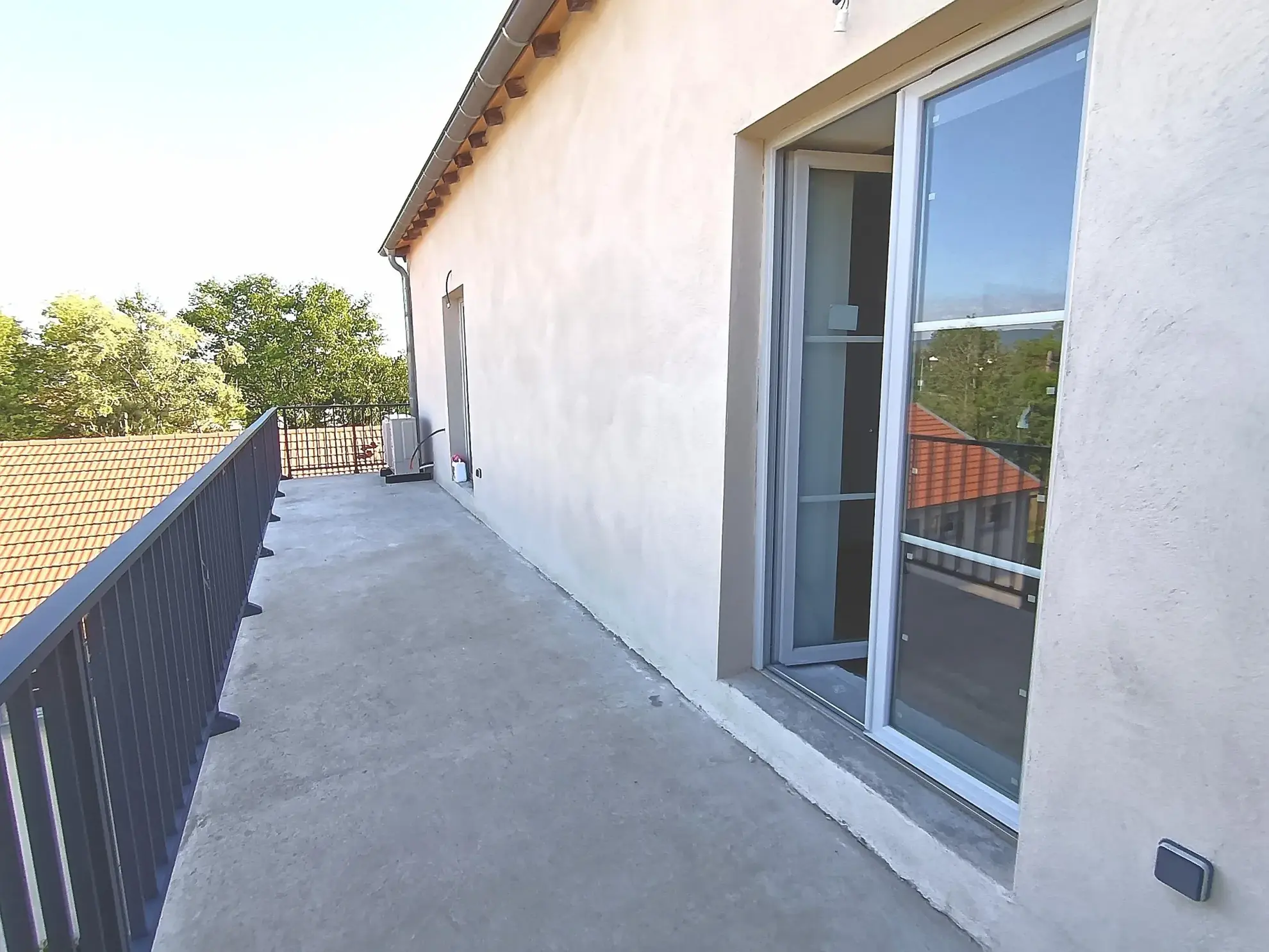 Appartement 5 pièces rénové avec terrasse à Crêches-sur-Saône 