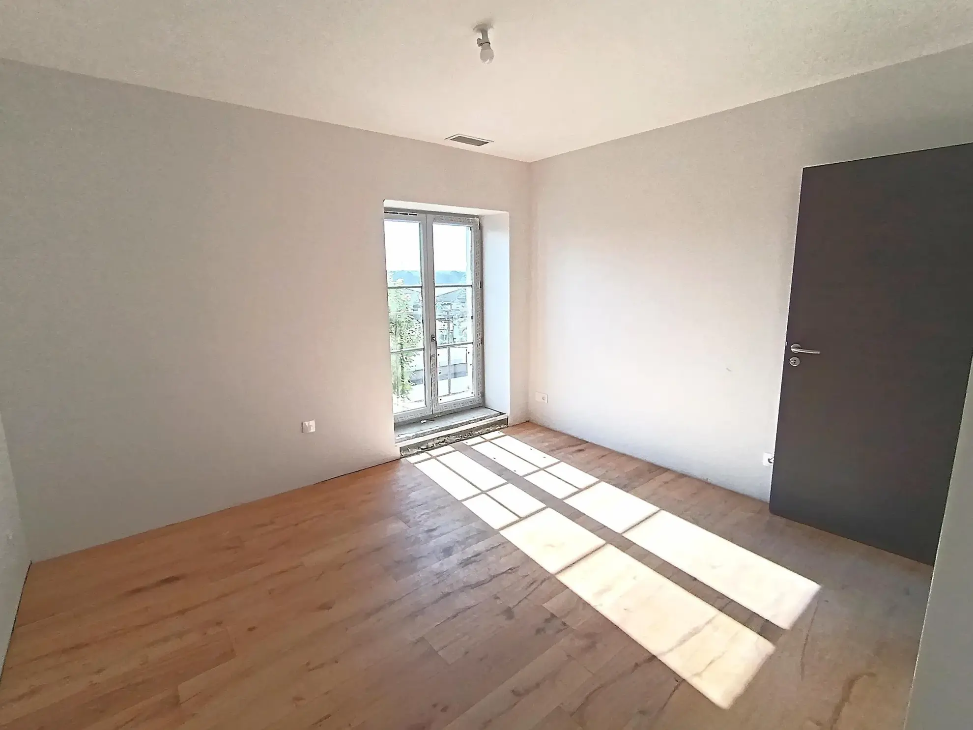 Appartement 5 pièces rénové avec terrasse à Crêches-sur-Saône 