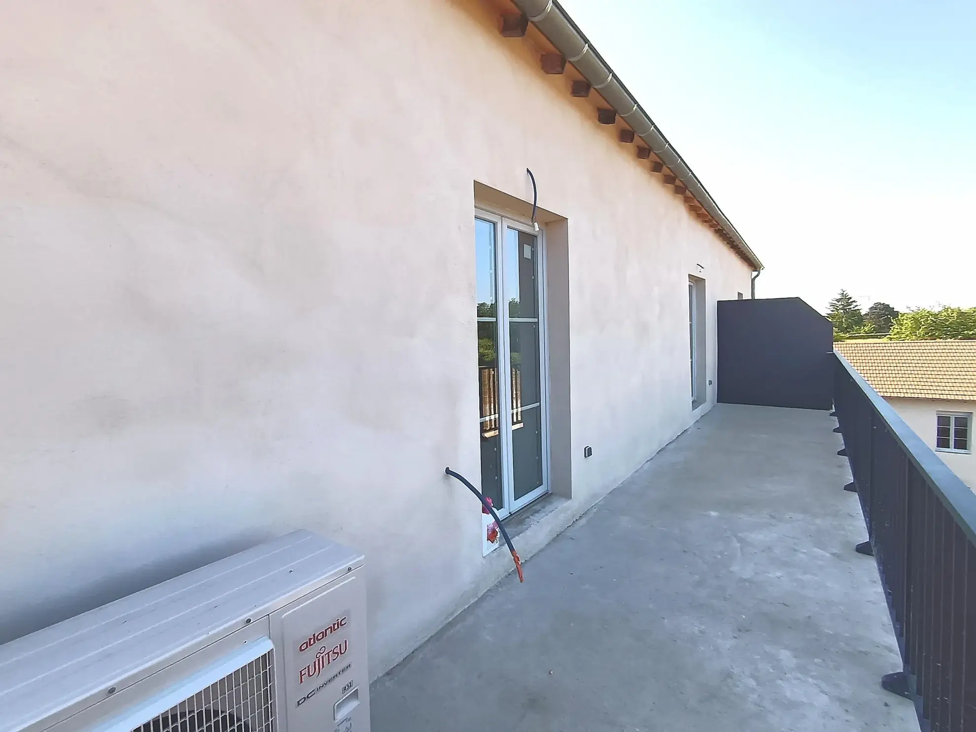Appartement 5 pièces rénové avec terrasse à Crêches-sur-Saône 