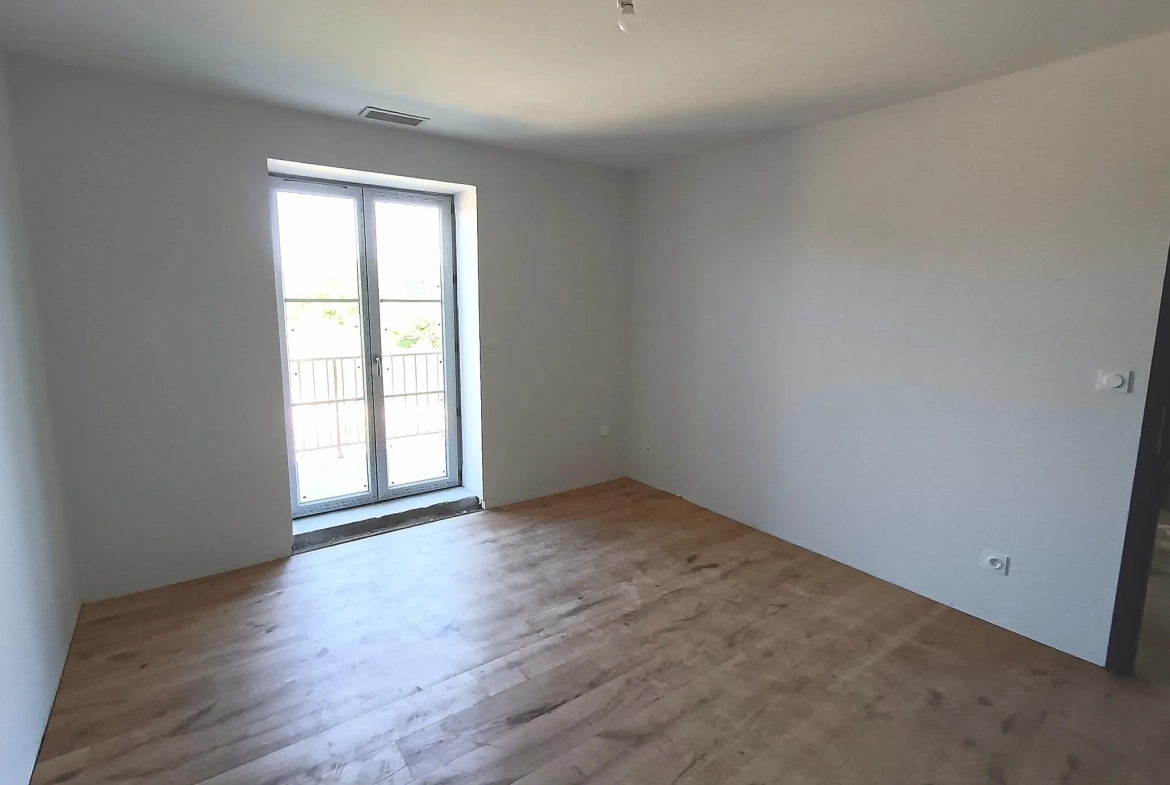 Appartement 5 pièces rénové avec terrasse à Crêches-sur-Saône 