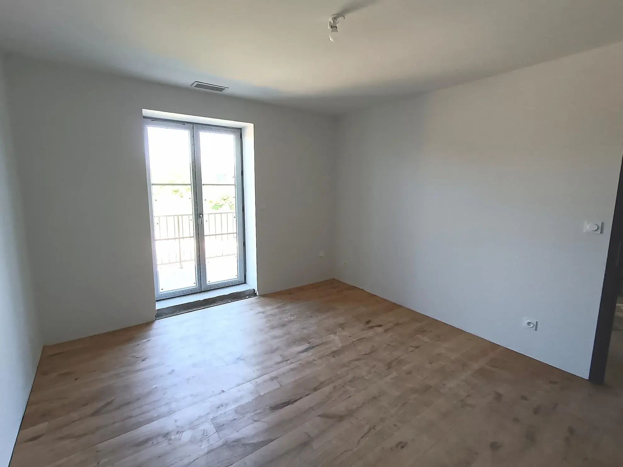 Appartement 5 pièces rénové avec terrasse à Crêches-sur-Saône 