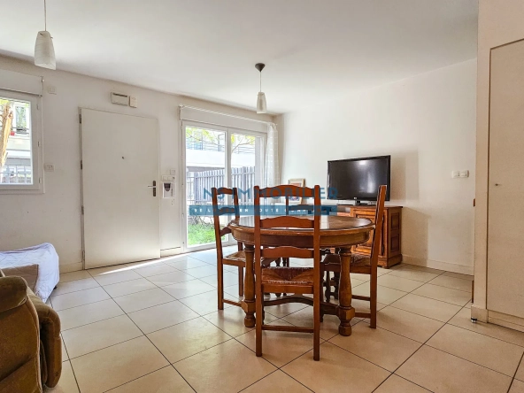 Appartement F3 Duplex avec Terrasse, Jardin Privé et Box en Sous-Sol à Sartrouville 