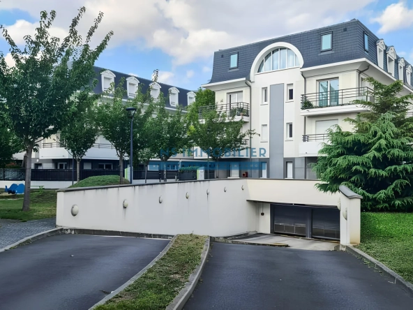 Appartement F3 Duplex avec Terrasse, Jardin Privé et Box en Sous-Sol à Sartrouville 