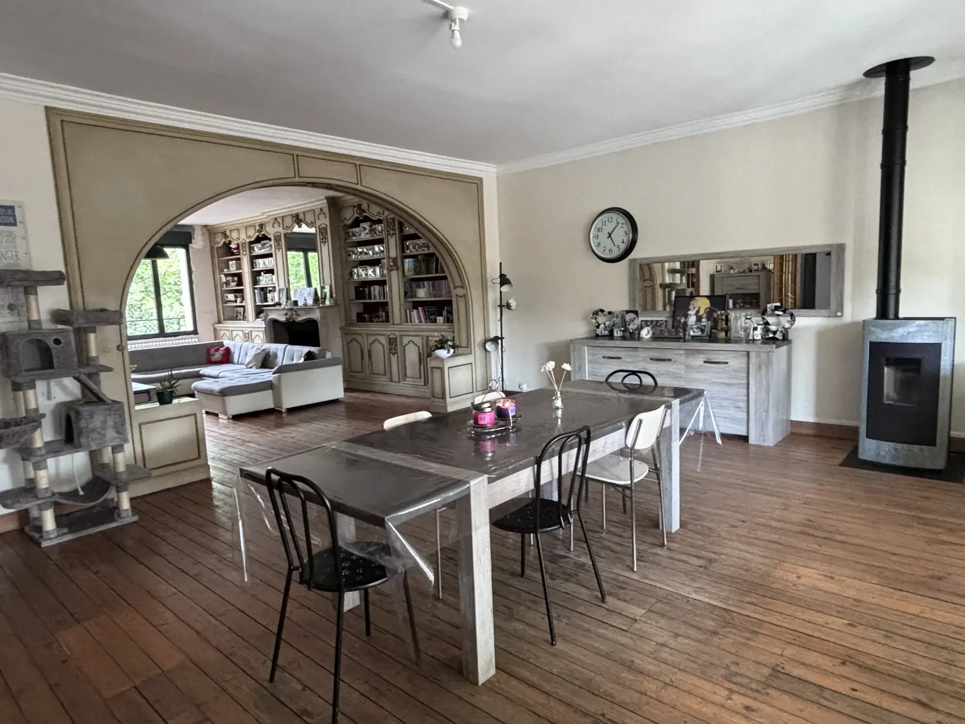 Maison avec local professionnel et habitation à Roye – 332 m² 
