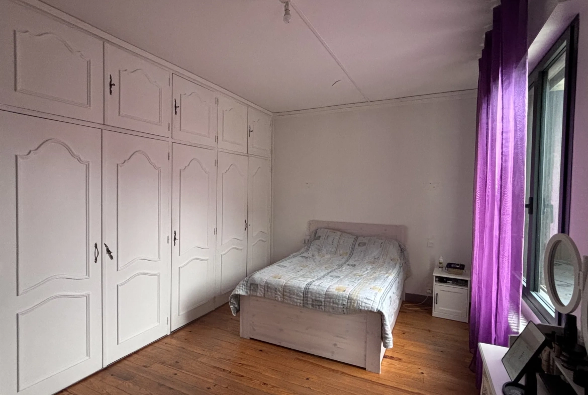 Maison avec local professionnel et habitation à Roye – 332 m² 