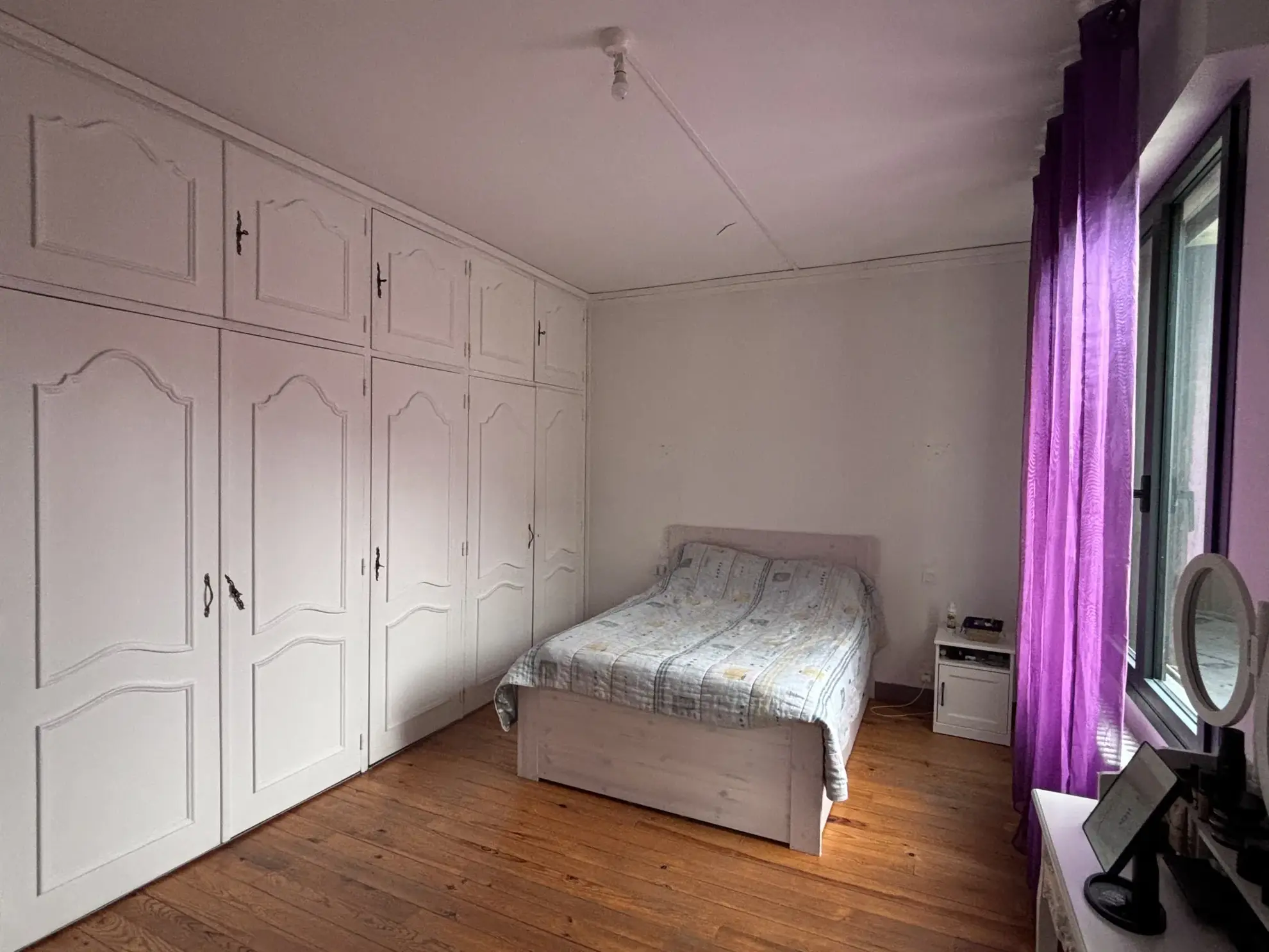 Maison avec local professionnel et habitation à Roye – 332 m² 