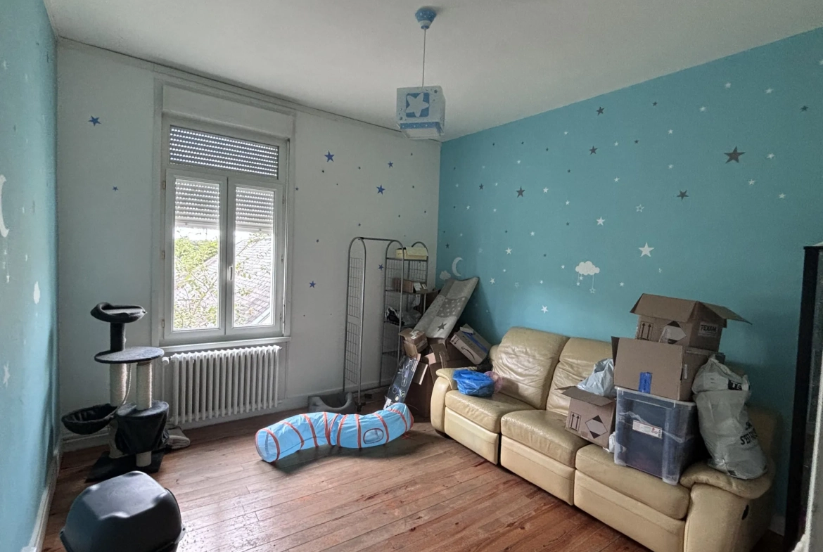 Maison avec local professionnel et habitation à Roye – 332 m² 
