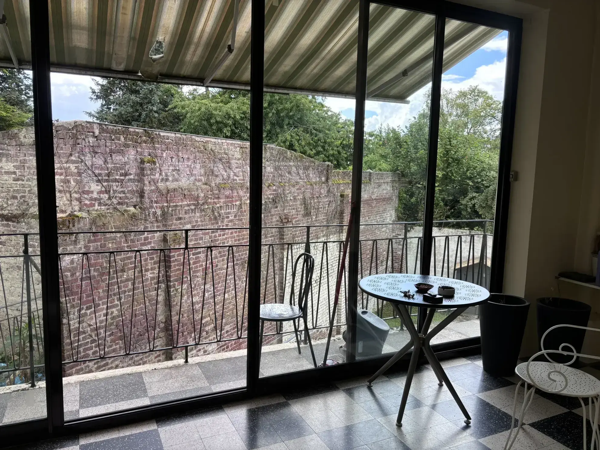 Maison avec local professionnel et habitation à Roye – 332 m² 