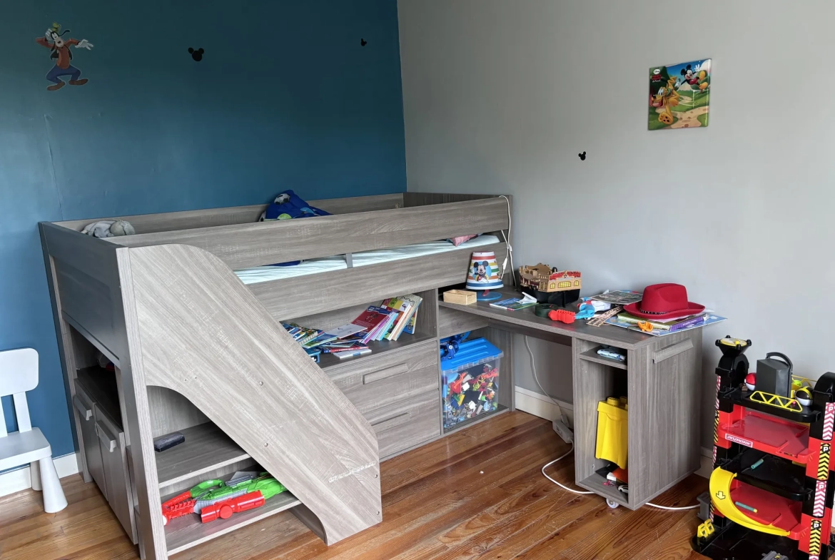 Maison avec local professionnel et habitation à Roye – 332 m² 