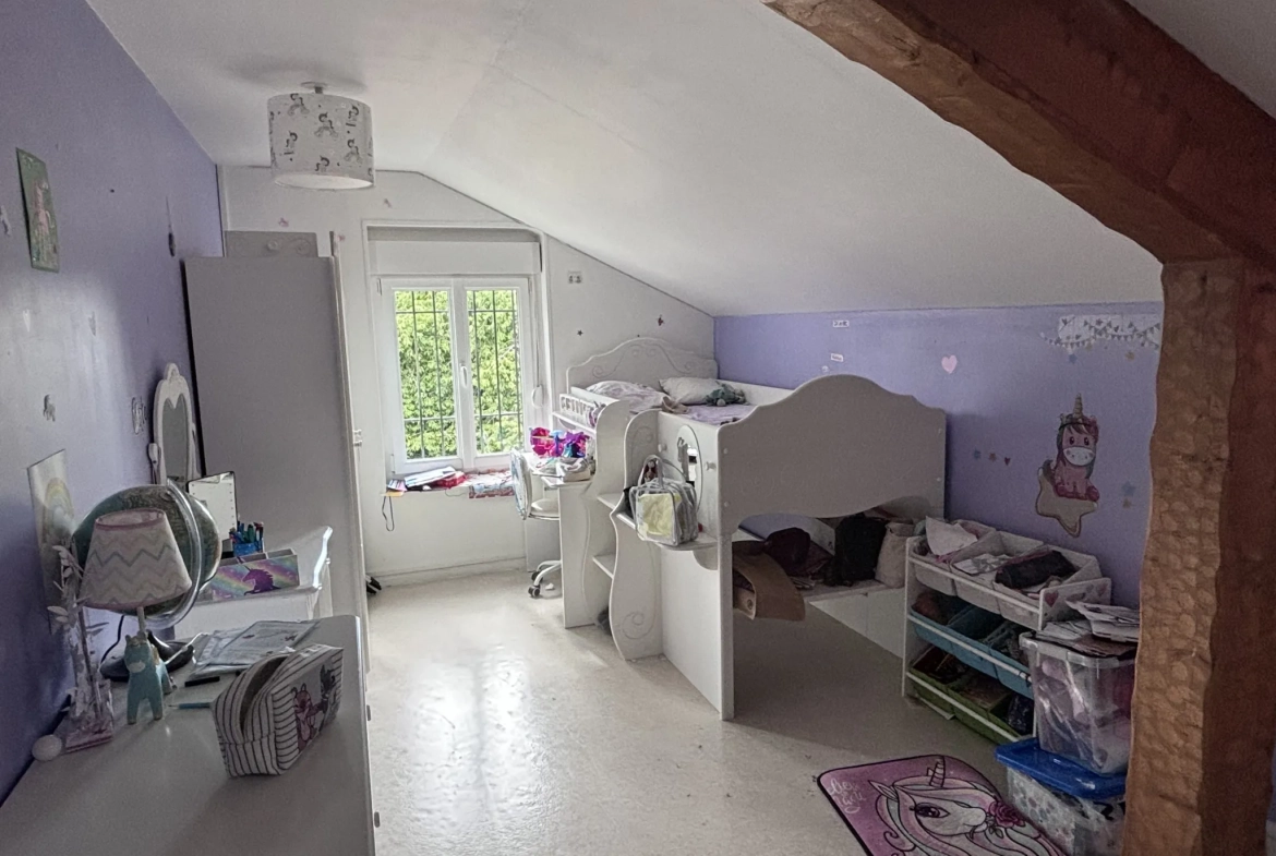 Maison avec local professionnel et habitation à Roye – 332 m² 