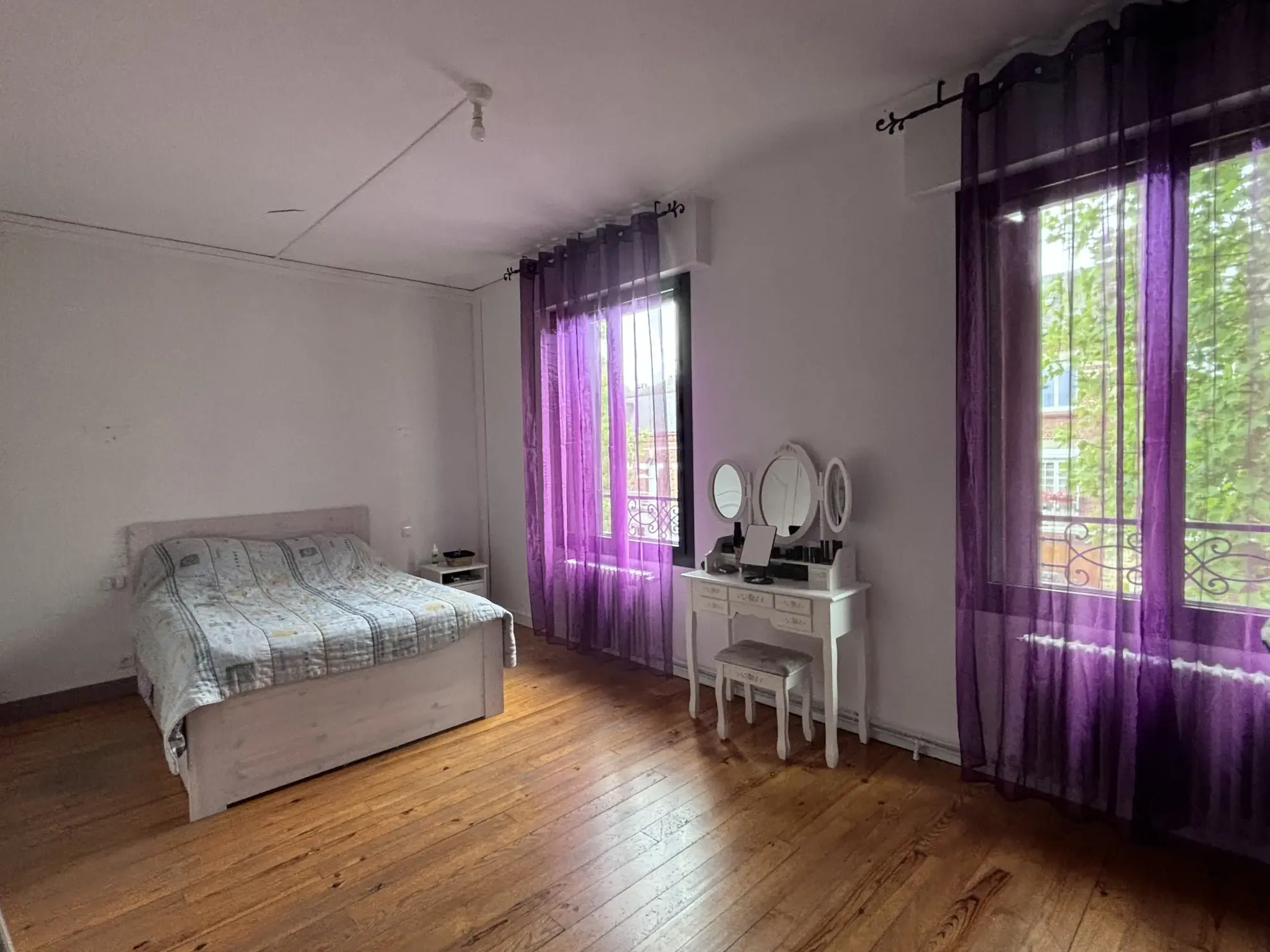 Maison avec local professionnel et habitation à Roye – 332 m² 
