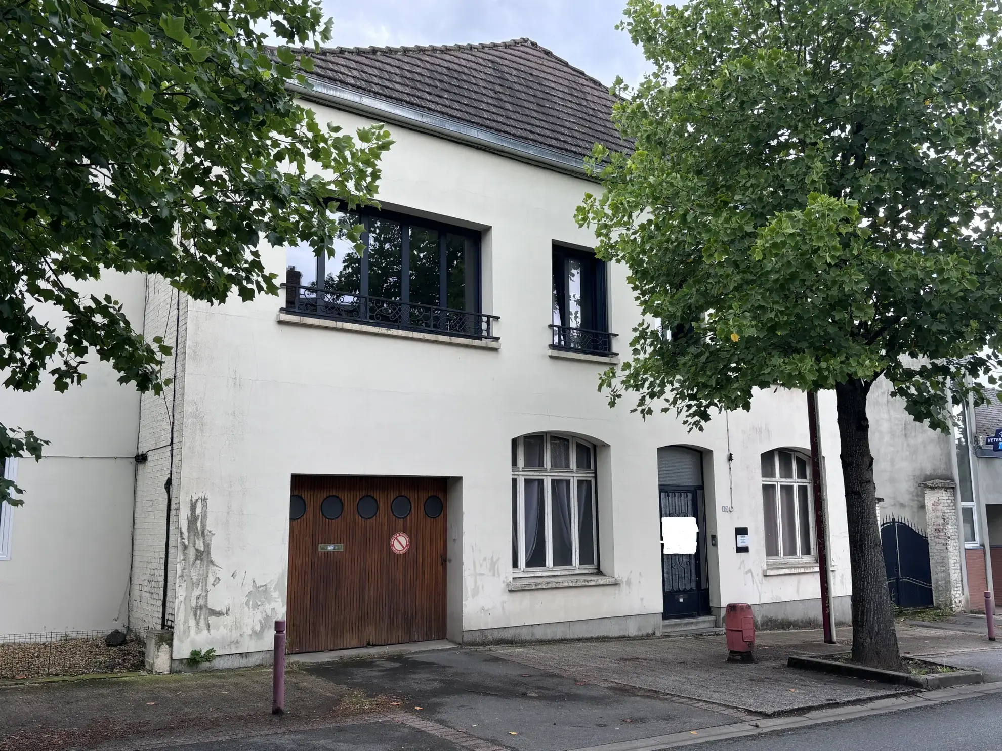 Maison avec local professionnel et habitation à Roye – 332 m² 