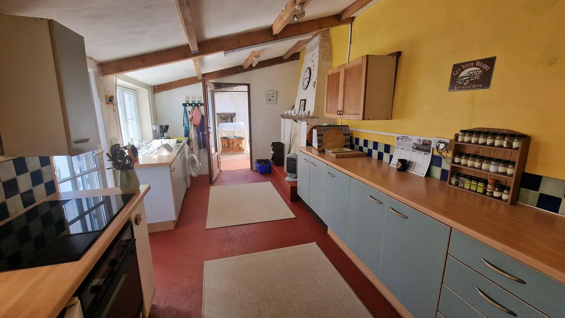 Terrain de loisir avec 8 boxes à L'Oudon – Vue panoramique et possibilités équestres 