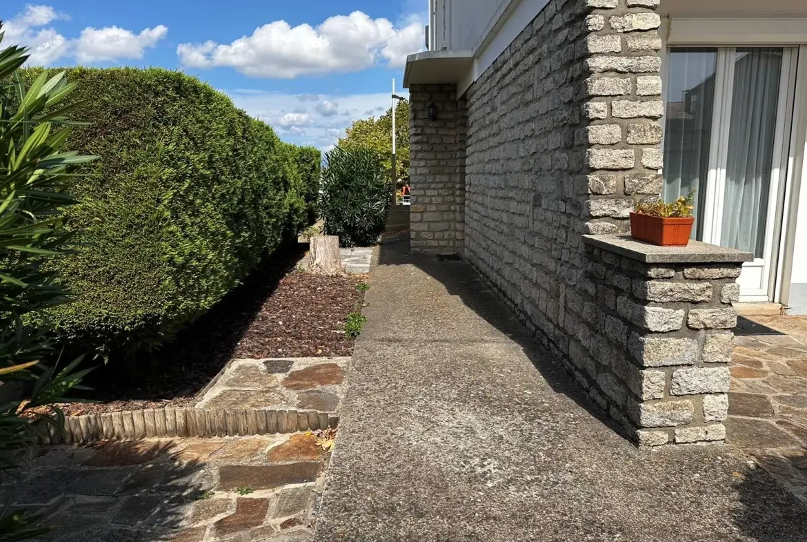 Maison à vendre à Carcassonne proche de la Cité avec 4 chambres, jardin et garage 