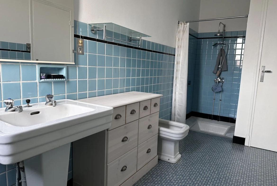 Maison à vendre à Carcassonne proche de la Cité avec 4 chambres, jardin et garage 