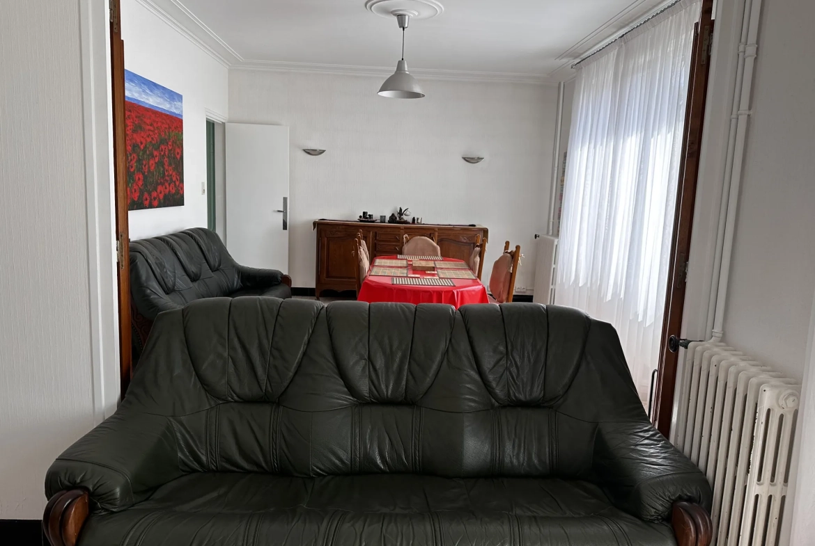 Maison à vendre à Carcassonne proche de la Cité avec 4 chambres, jardin et garage 