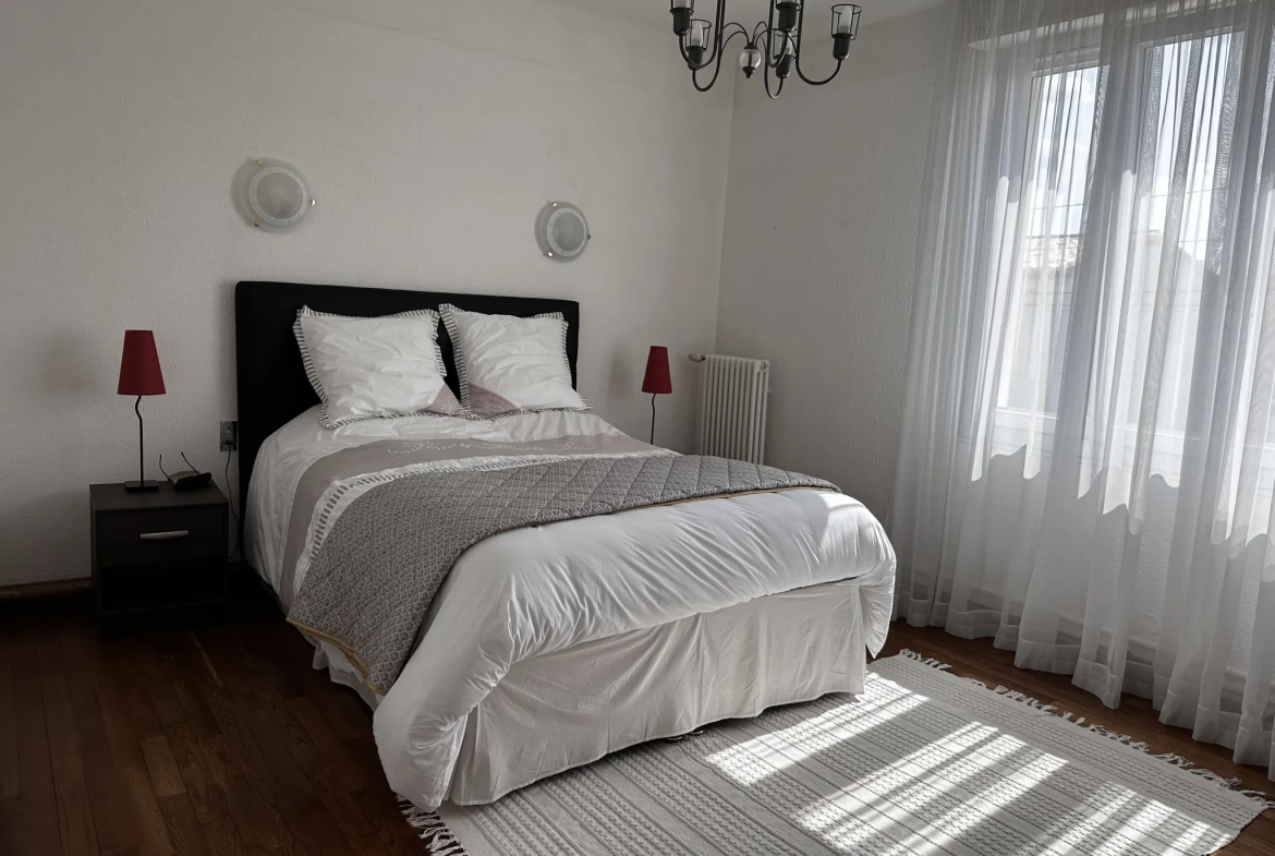 Maison à vendre à Carcassonne proche de la Cité avec 4 chambres, jardin et garage 