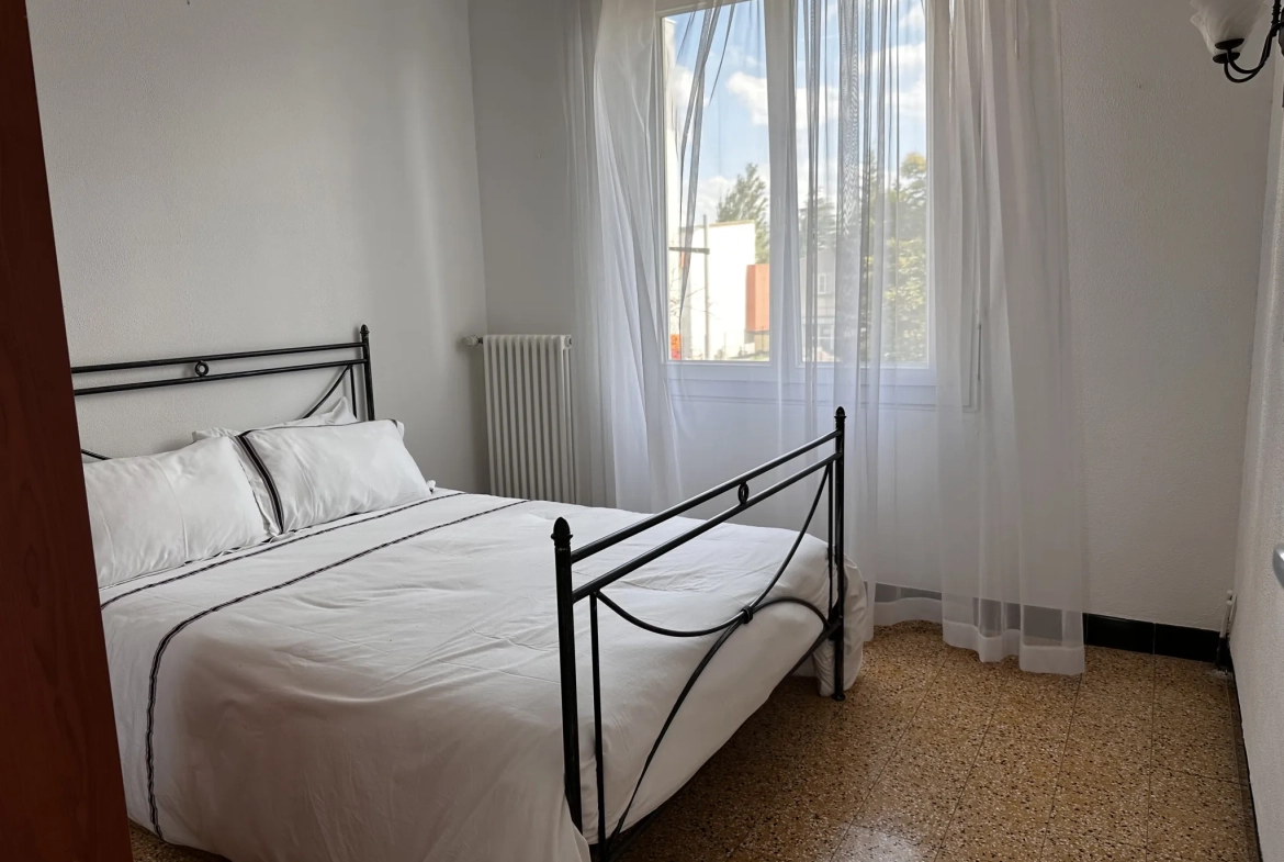 Maison à vendre à Carcassonne proche de la Cité avec 4 chambres, jardin et garage 