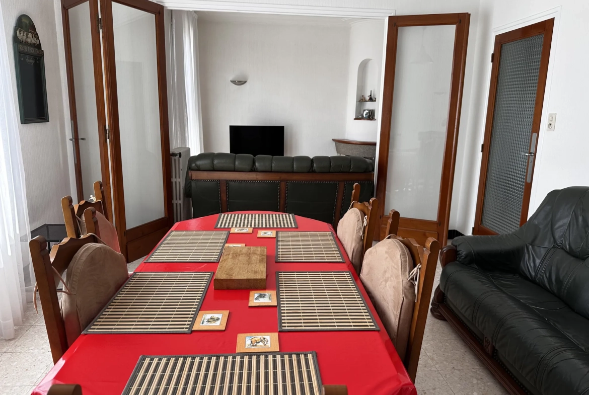 Maison à vendre à Carcassonne proche de la Cité avec 4 chambres, jardin et garage 
