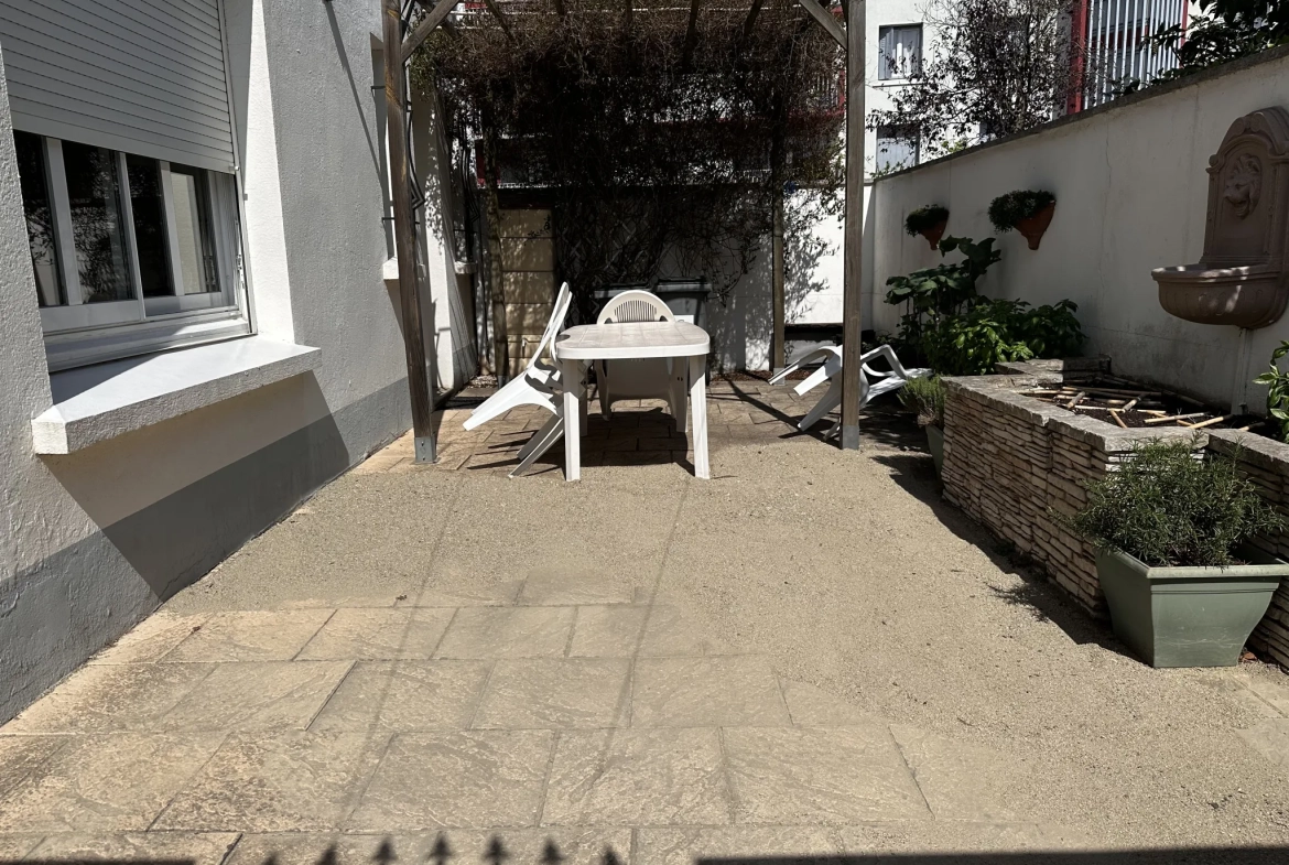 Maison à vendre à Carcassonne proche de la Cité avec 4 chambres, jardin et garage 