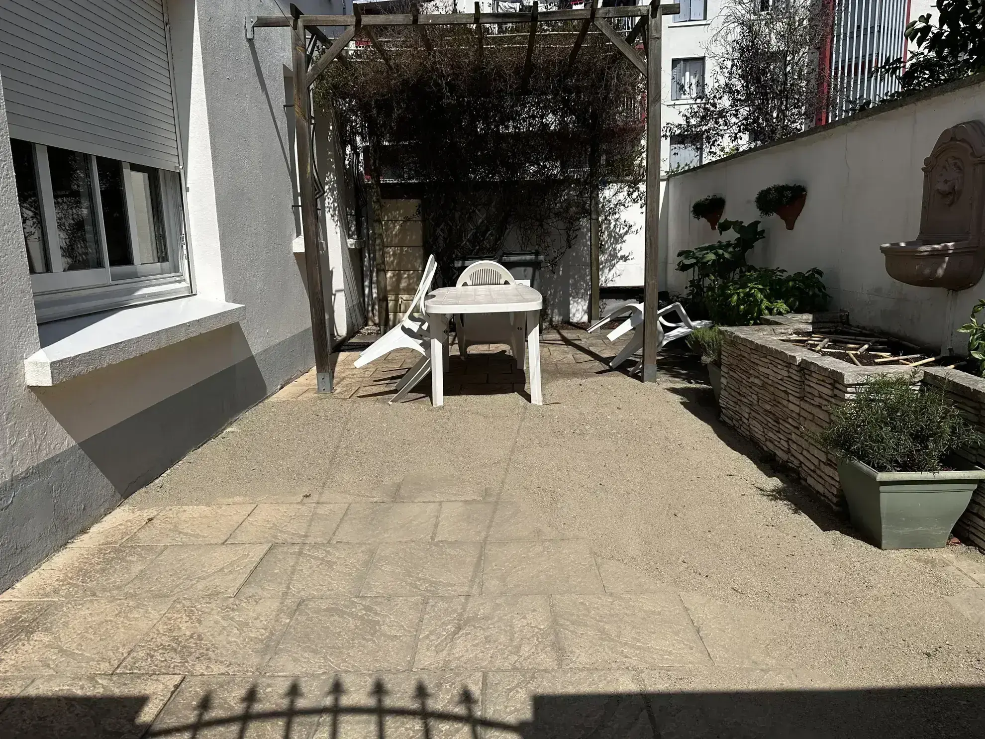 Maison à vendre à Carcassonne proche de la Cité avec 4 chambres, jardin et garage 