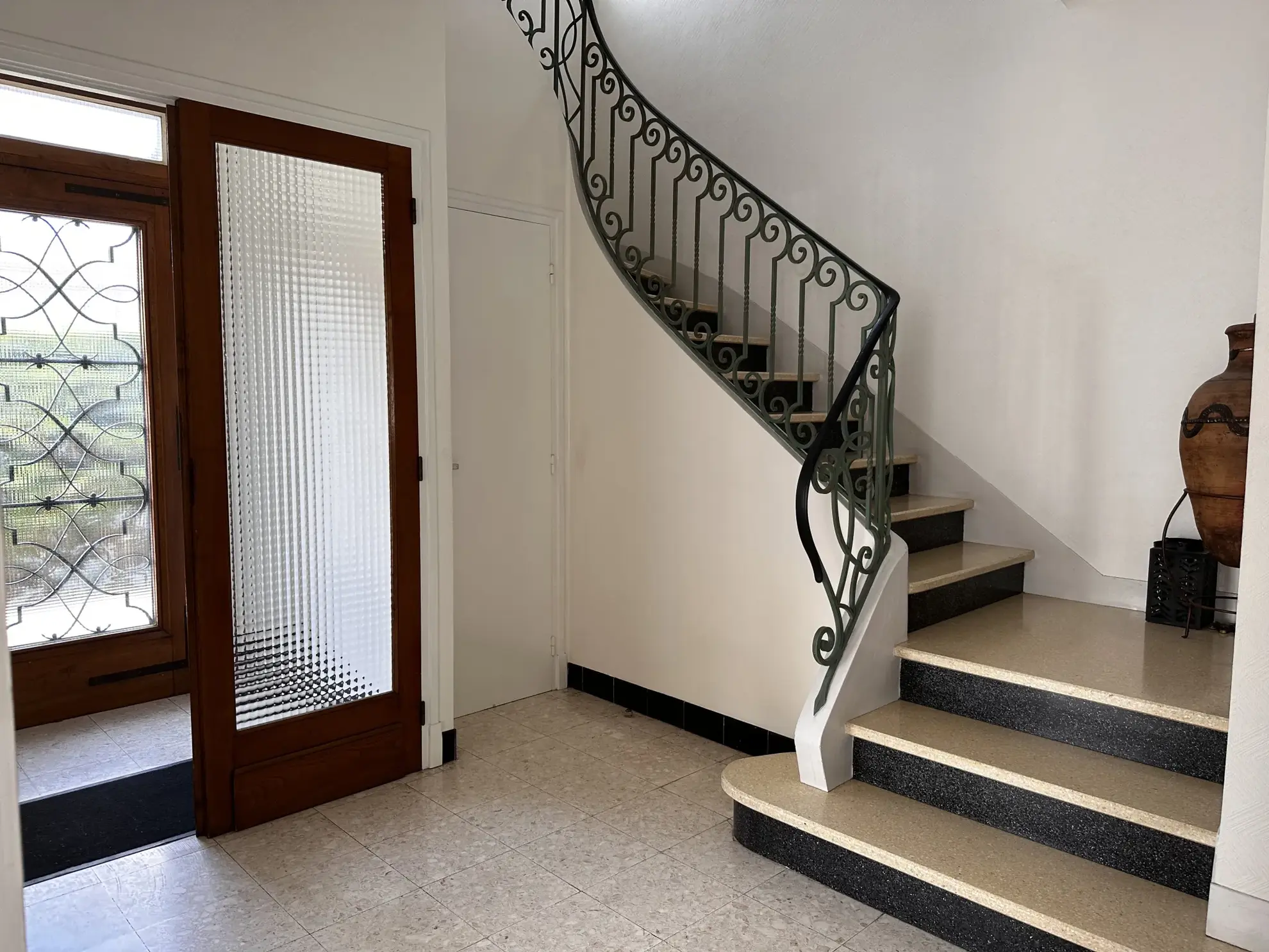 Maison à vendre à Carcassonne proche de la Cité avec 4 chambres, jardin et garage 