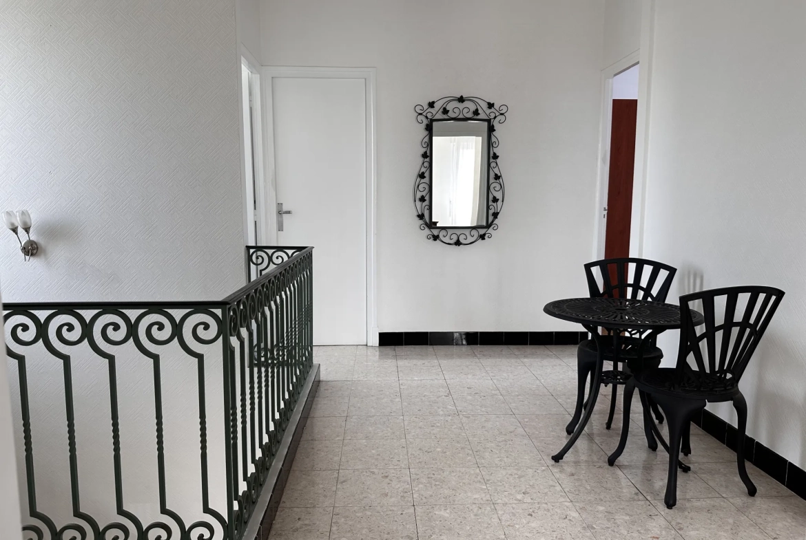 Maison à vendre à Carcassonne proche de la Cité avec 4 chambres, jardin et garage 