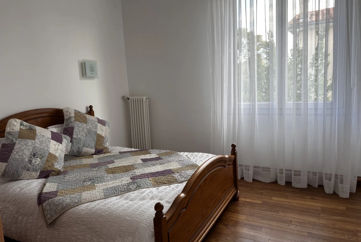 Maison à vendre à Carcassonne proche de la Cité avec 4 chambres, jardin et garage 