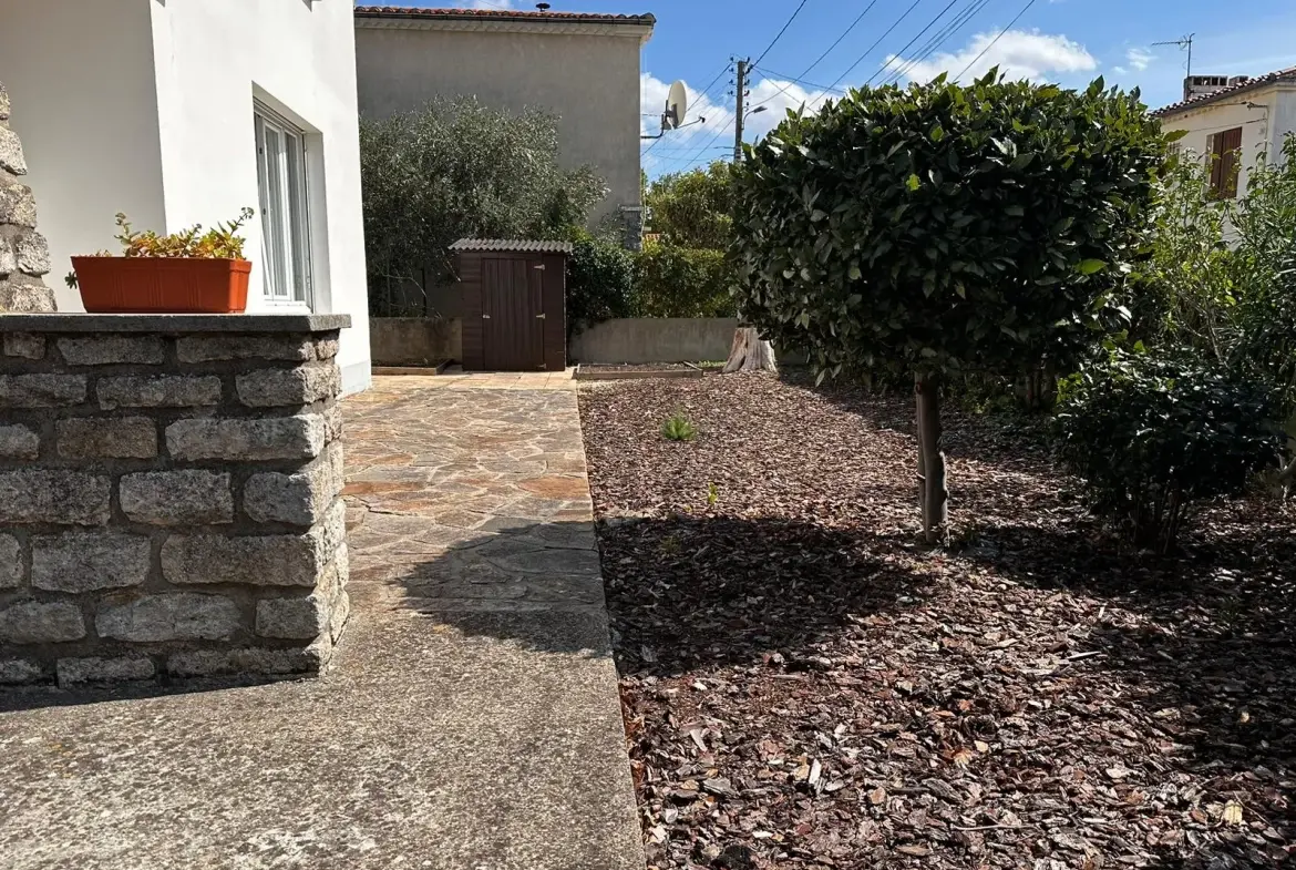 Maison à vendre à Carcassonne proche de la Cité avec 4 chambres, jardin et garage 