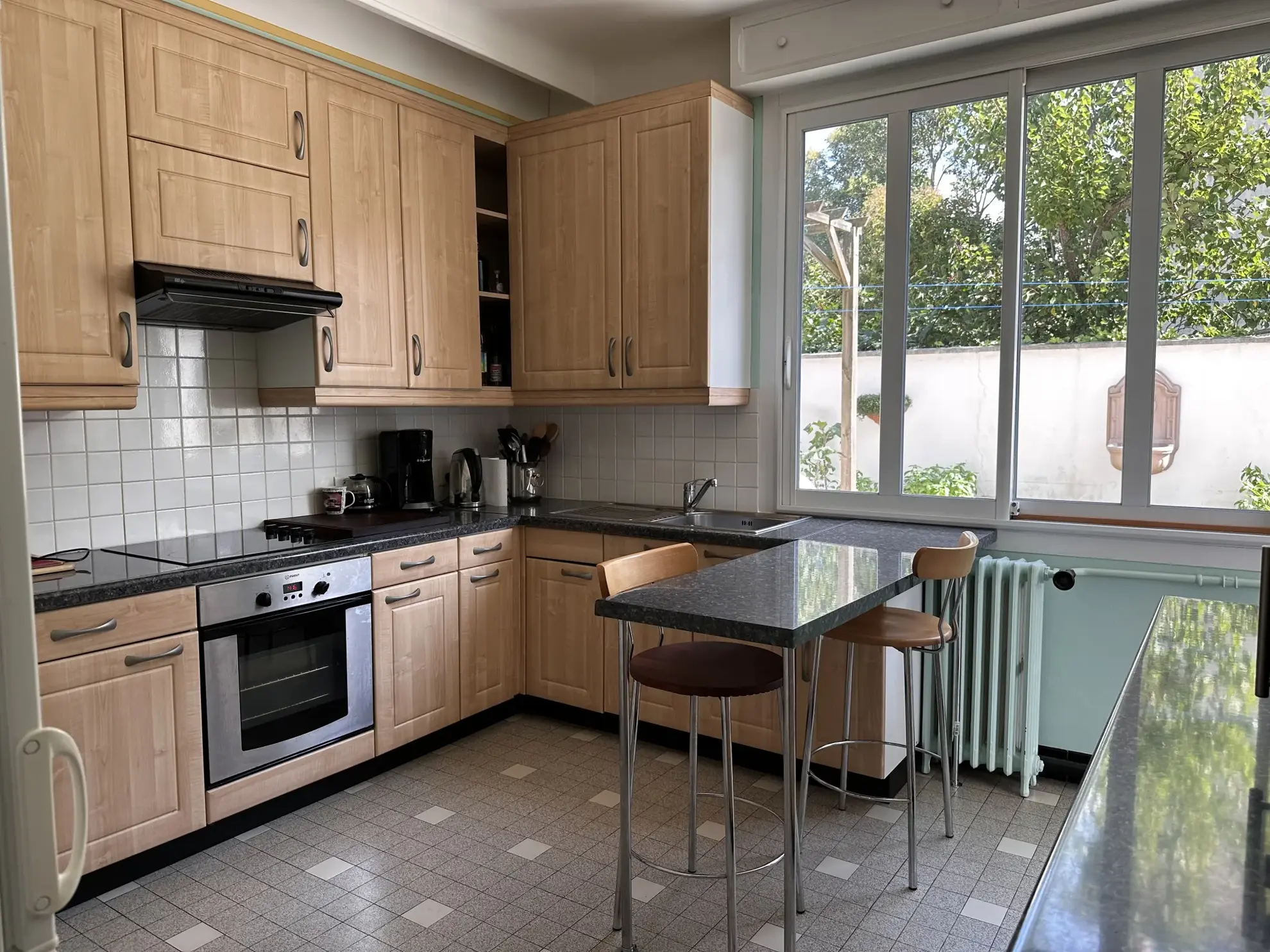 Maison à vendre à Carcassonne proche de la Cité avec 4 chambres, jardin et garage 