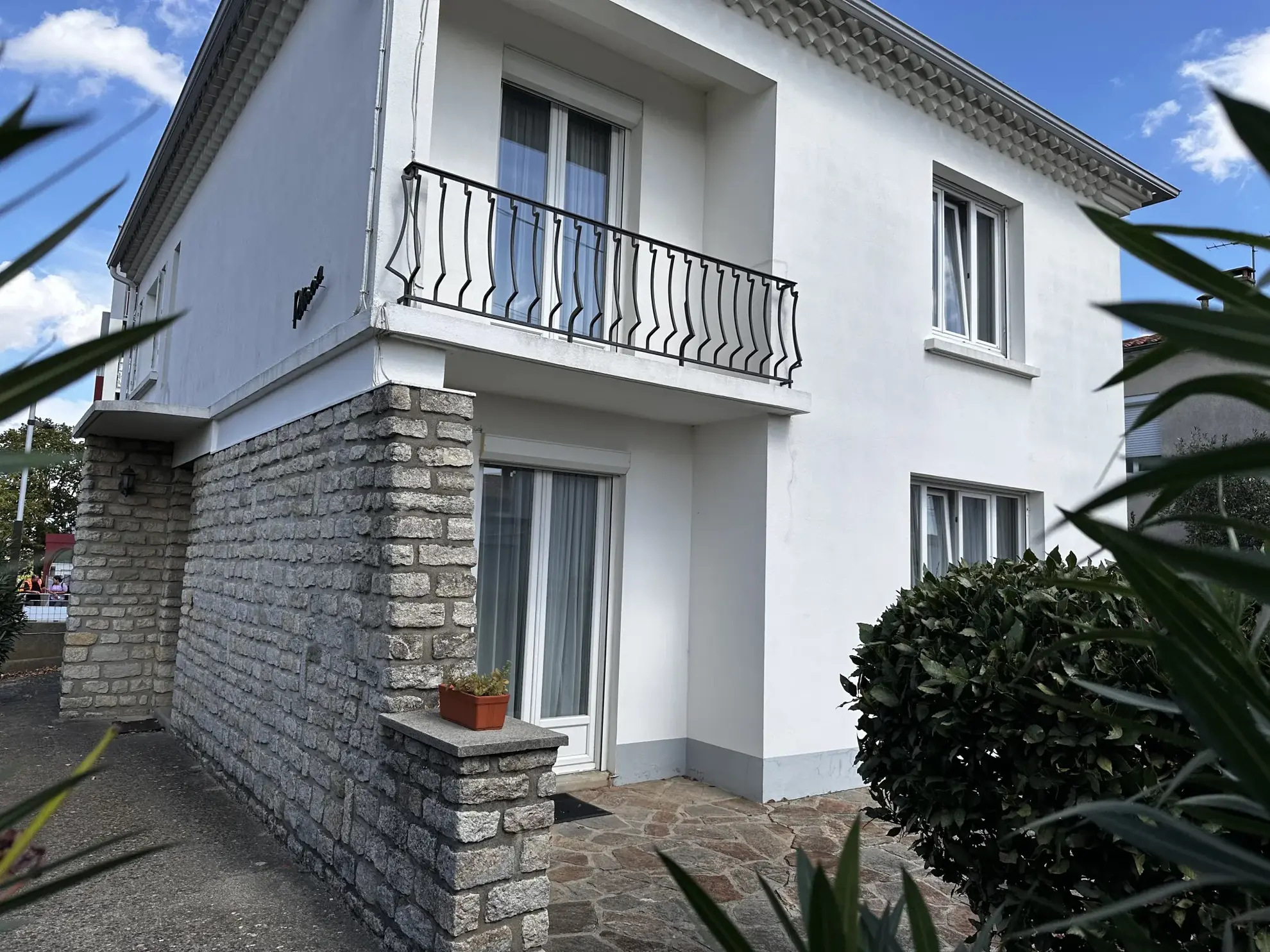 Maison à vendre à Carcassonne proche de la Cité avec 4 chambres, jardin et garage 