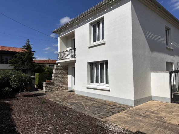 Maison à vendre à Carcassonne proche de la Cité avec 4 chambres, jardin et garage