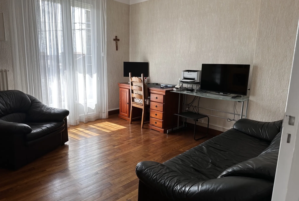 Maison à vendre à Carcassonne proche de la Cité avec 4 chambres, jardin et garage 