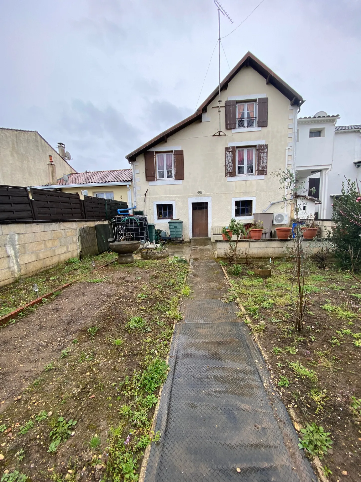 Maison de village à Sauveterre-la-Lémance avec jardin, 80 m², à rafraîchir 