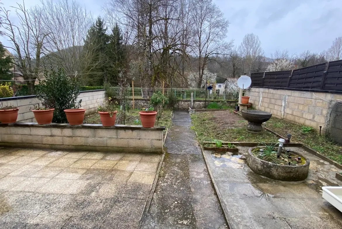 Maison de village à Sauveterre-la-Lémance avec jardin, 80 m², à rafraîchir 