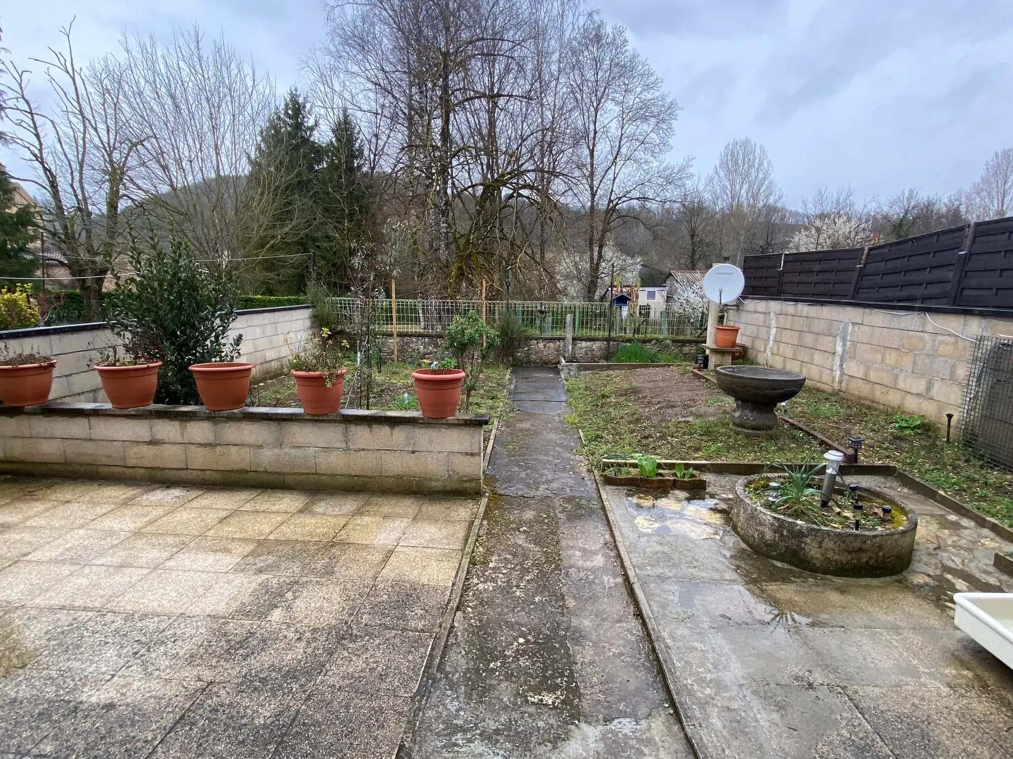 Maison de village à Sauveterre-la-Lémance avec jardin, 80 m², à rafraîchir 