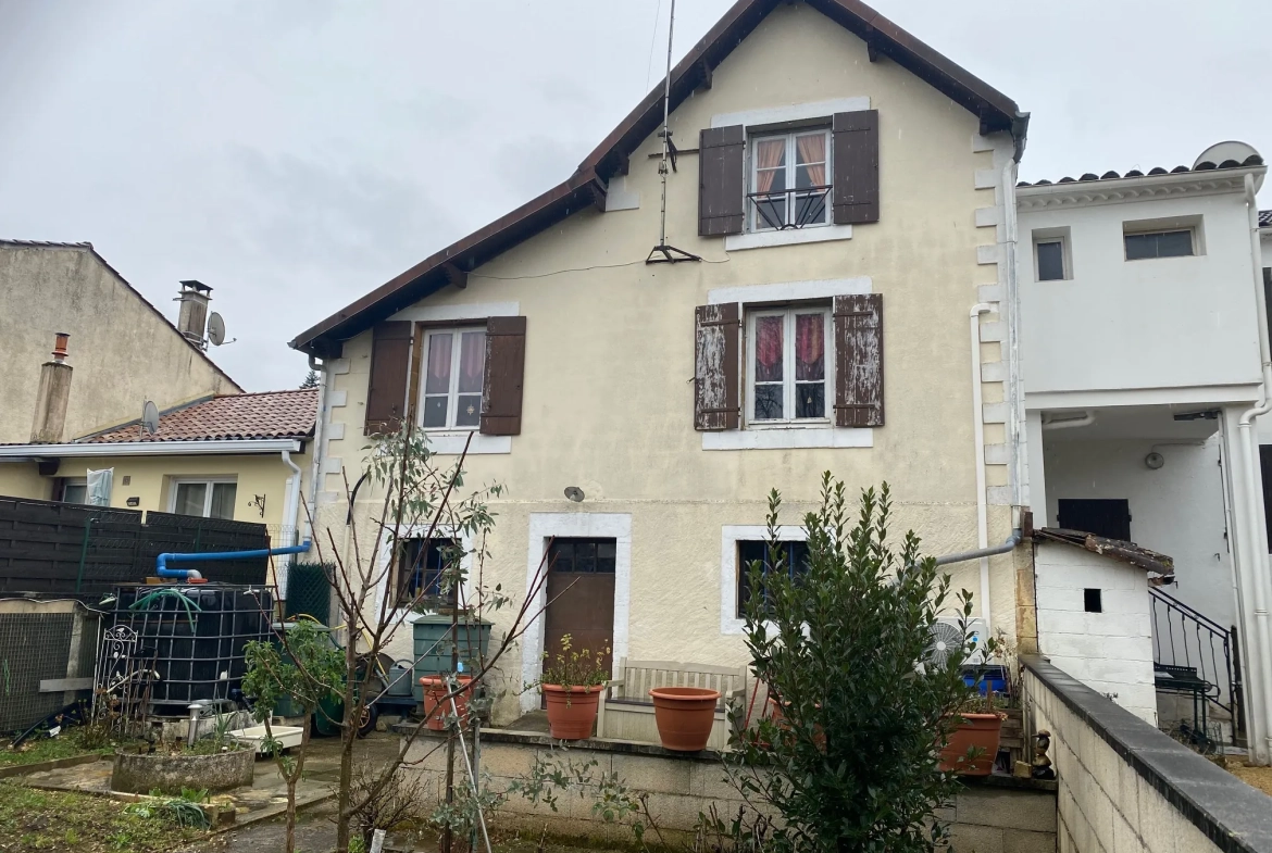 Maison de village à Sauveterre-la-Lémance avec jardin, 80 m², à rafraîchir 