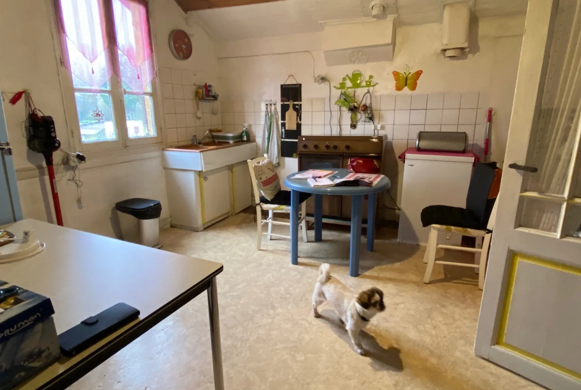 Maison de village à Sauveterre-la-Lémance avec jardin, 80 m², à rafraîchir 
