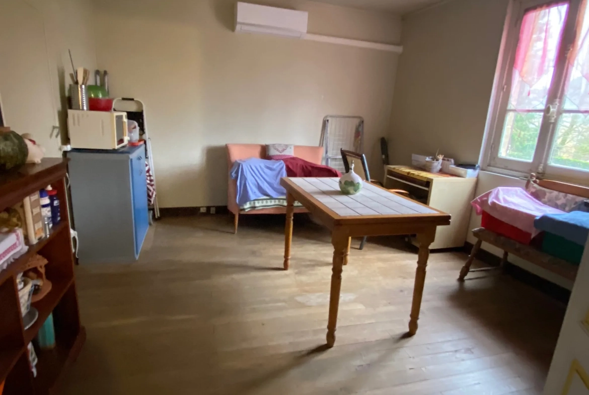 Maison de village à Sauveterre-la-Lémance avec jardin, 80 m², à rafraîchir 