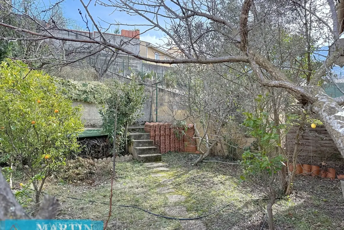 Villa 6 pièces en 3 faces à Céret, 143 m² avec jardin et potentiel divisé 