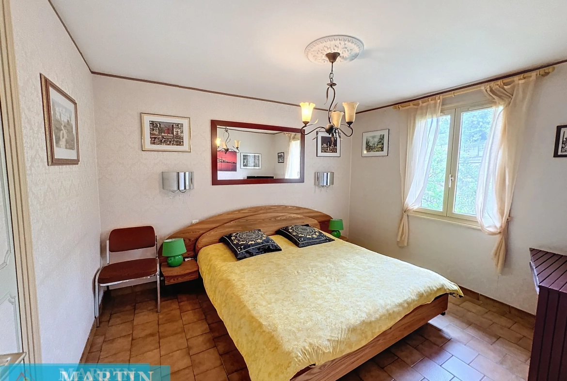 Villa 6 pièces en 3 faces à Céret, 143 m² avec jardin et potentiel divisé 