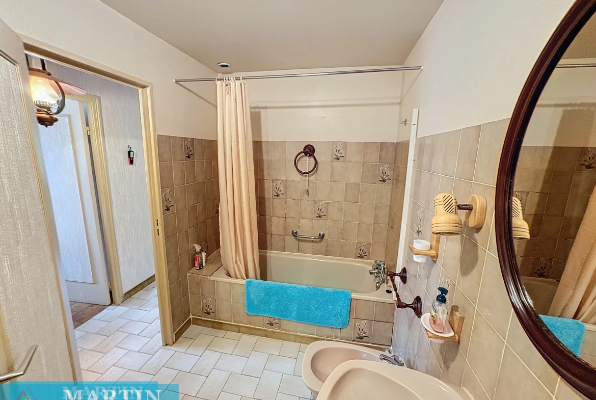 Villa 6 pièces en 3 faces à Céret, 143 m² avec jardin et potentiel divisé 