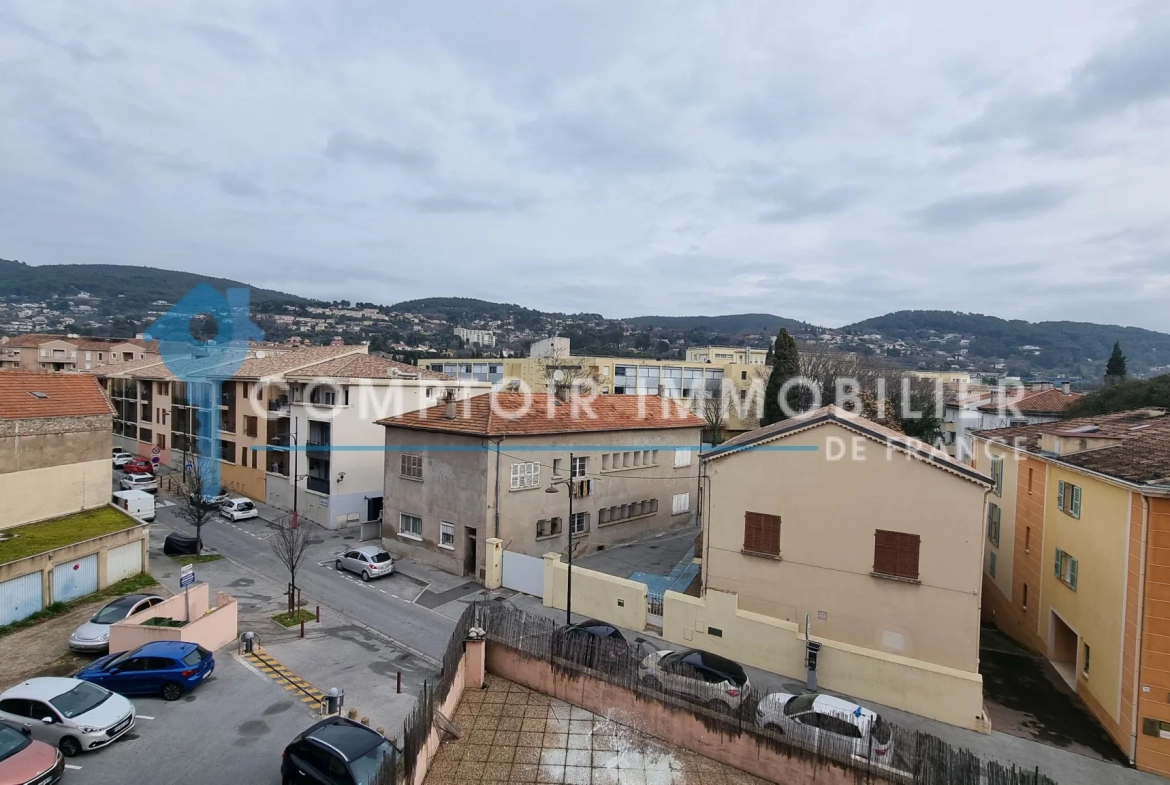 Appartement T4 à Draguignan avec terrasse, cave et parking - Idéal investisseur ou famille 