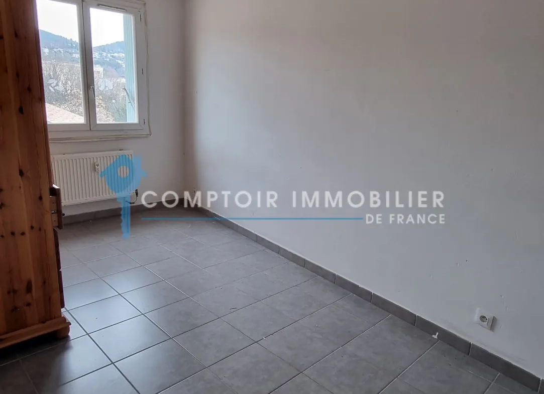 Appartement T4 à Draguignan avec terrasse, cave et parking - Idéal investisseur ou famille 