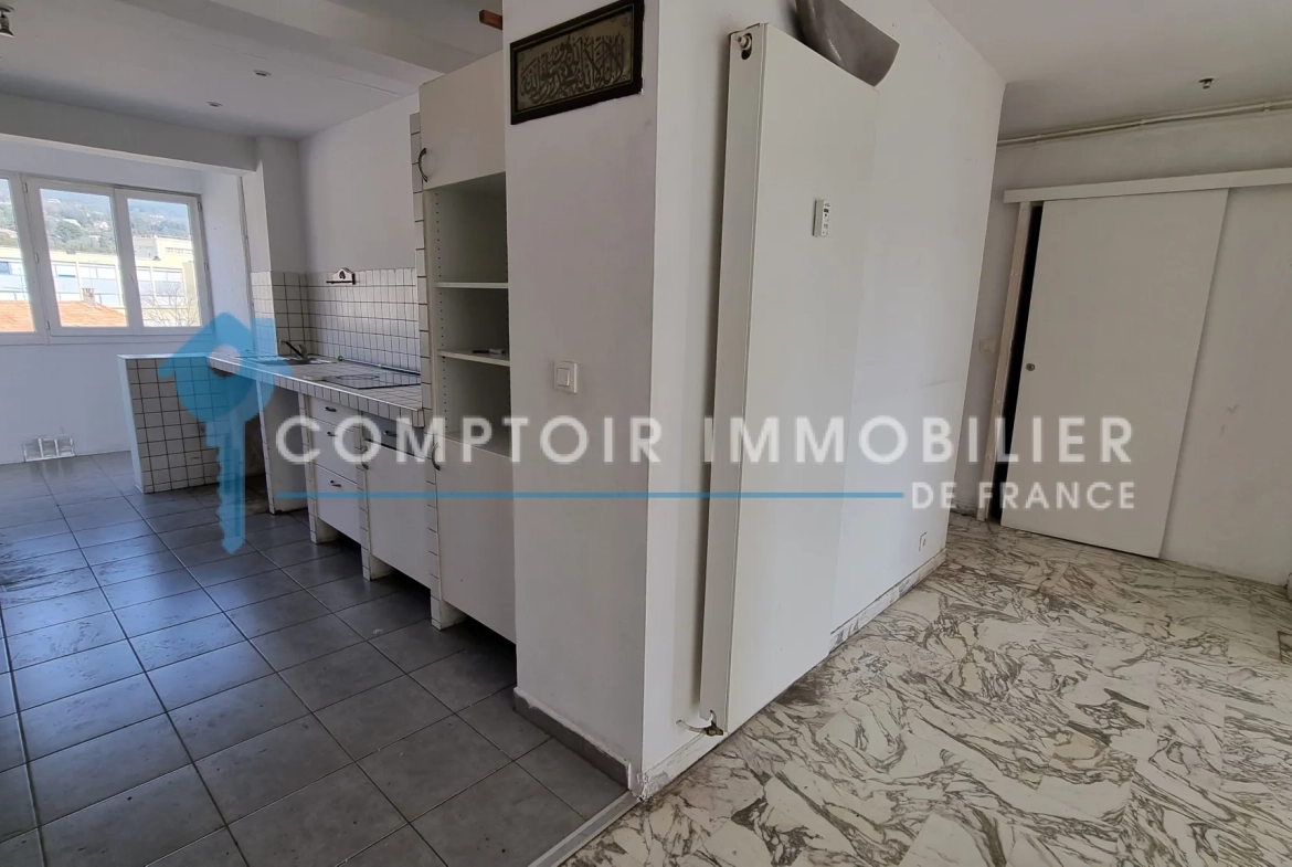 Appartement T4 à Draguignan avec terrasse, cave et parking - Idéal investisseur ou famille 